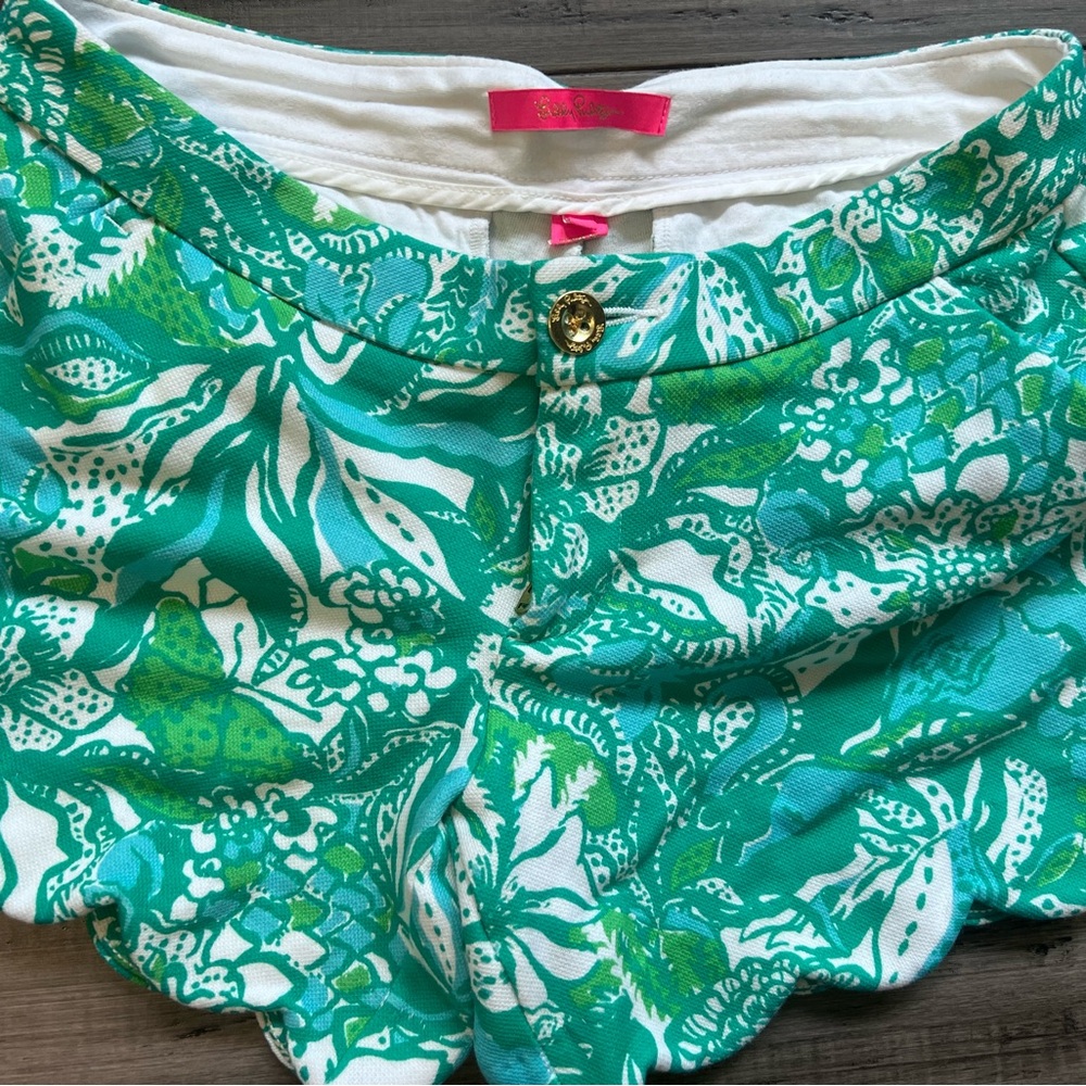 Lilly Pulitzer Tropical Green and White shorts